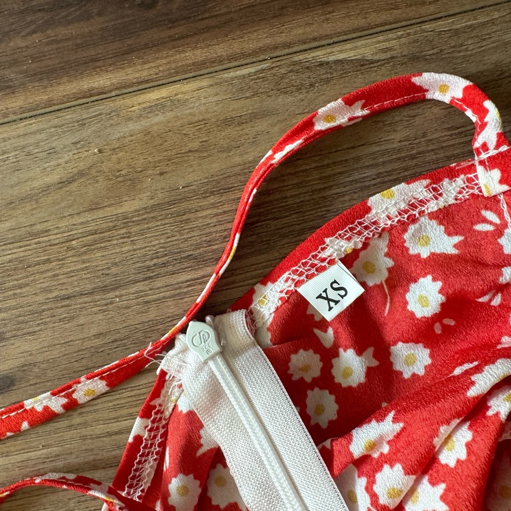 Red Floral Ruched Top - Picture 2 of 4